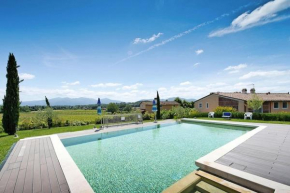 Apartment in Monte San Quirico with garden